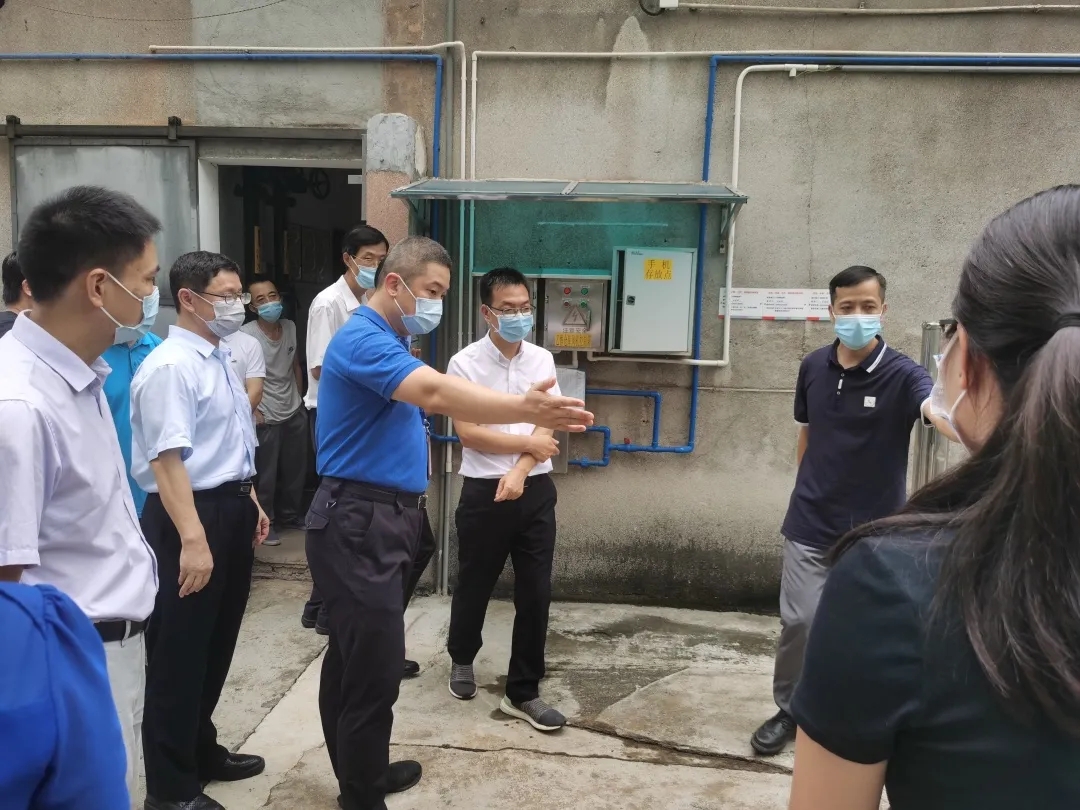海珠区常务副区长傅晓初到白云山必发7790公司开展清静生产检查
