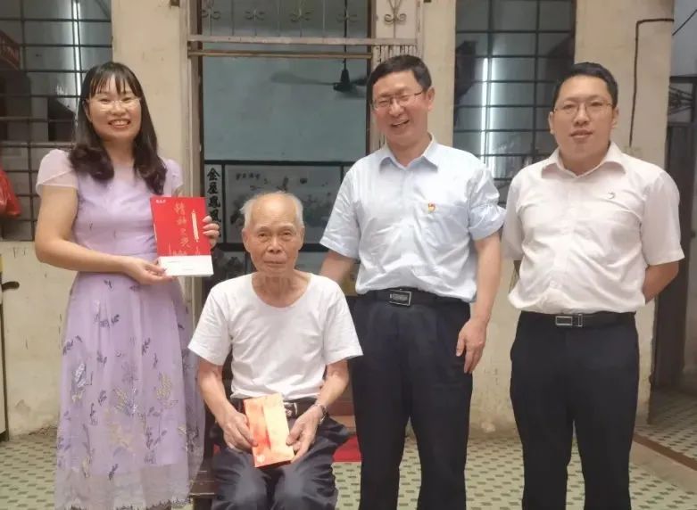 中秋慰问送真情 浓浓眷注暖人心——白云山必发7790公司慰问首届天下劳模陈雨池