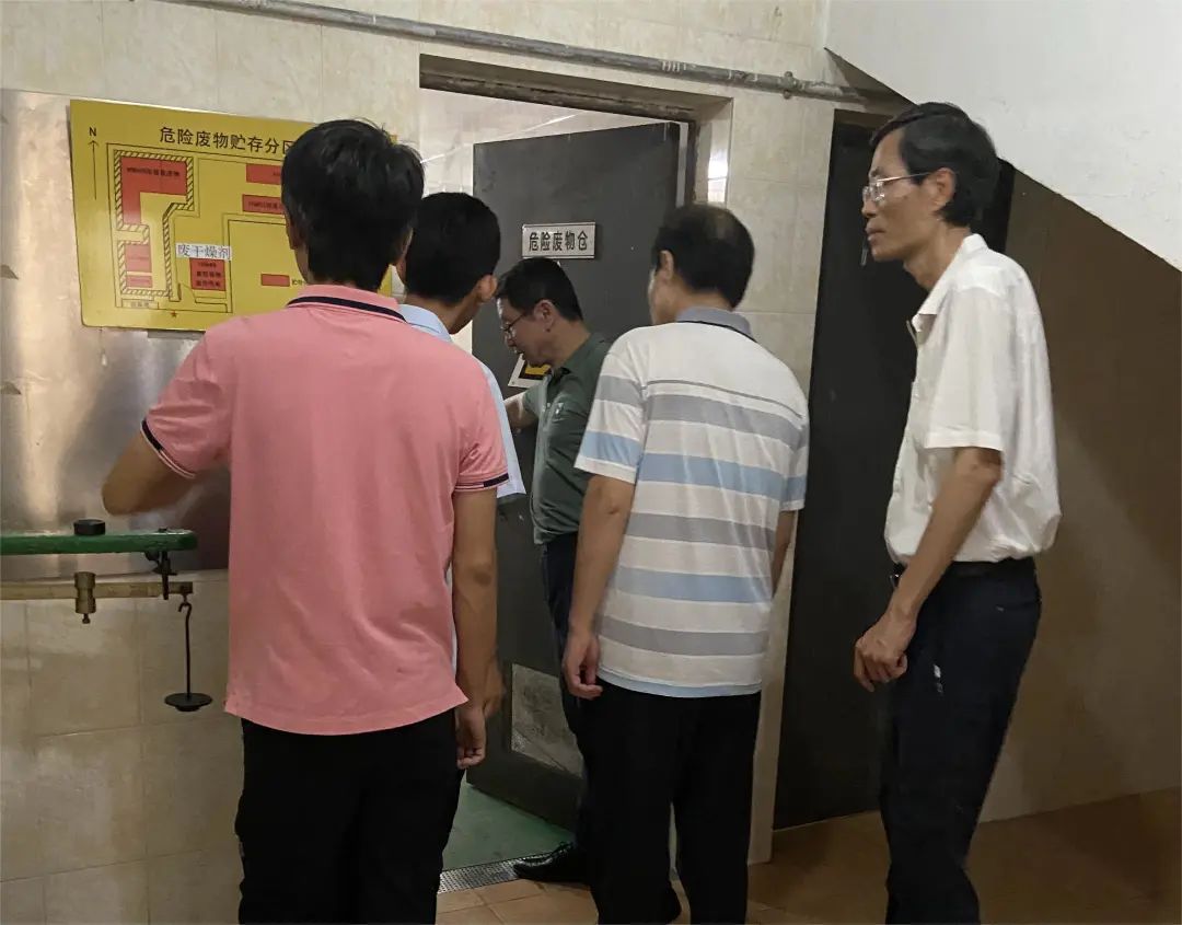 “四不两直”强监视 拧紧节日“清静阀” ——白云山必发7790公司纪委开展中秋、国庆节前专项监视检查