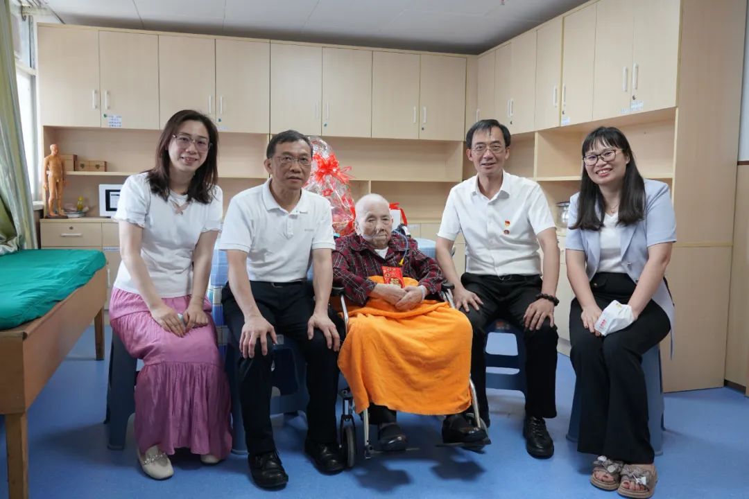 情系革命先进 赓续红色基因——白云山必发7790公司慰问离休干部刘玉珍